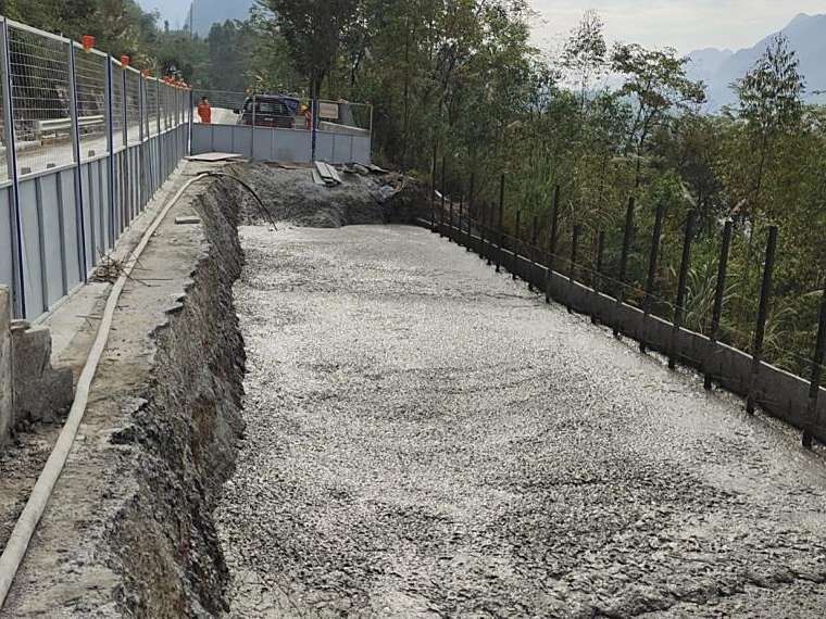 广西大化高速路路肩泡沫混凝土回填